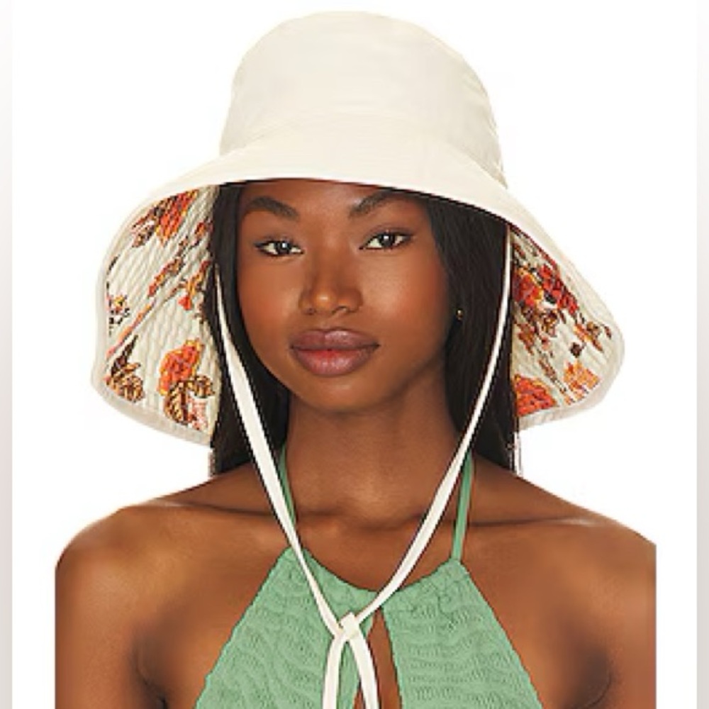 Wide brim bucket hat